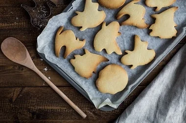 Spooky and Keto-Friendly: Halloween Treats for Low-Carb Enthusiasts